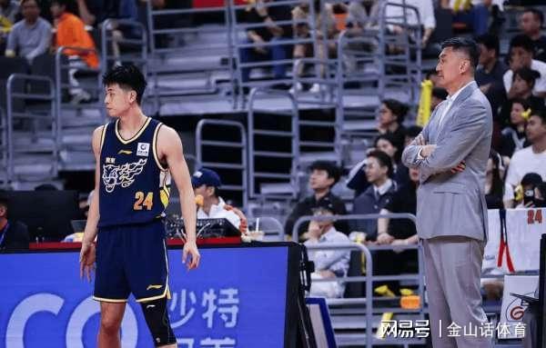 开云体育app-你可是现役国手啊？运动战0分+4失误+发球被断，主帅冲他一顿怒吼